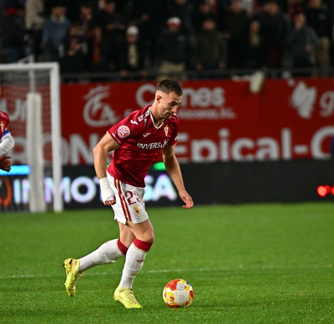 El Murcia pierde por primera vez con Colunga al frente: le faltó acierto tras encajar un gol tempranero