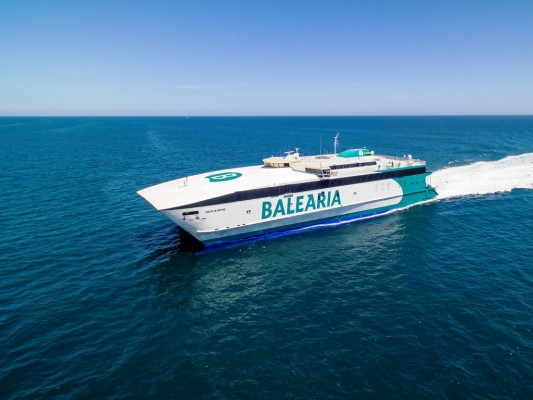 Baleària ofrece este septiembre dos salidas en alta velocidad entre Dénia e Ibiza