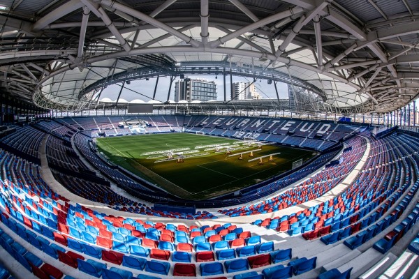 La RFEF decide suspender el partido Levante-Villarreal por la alerta roja de lluvias torrenciales en València