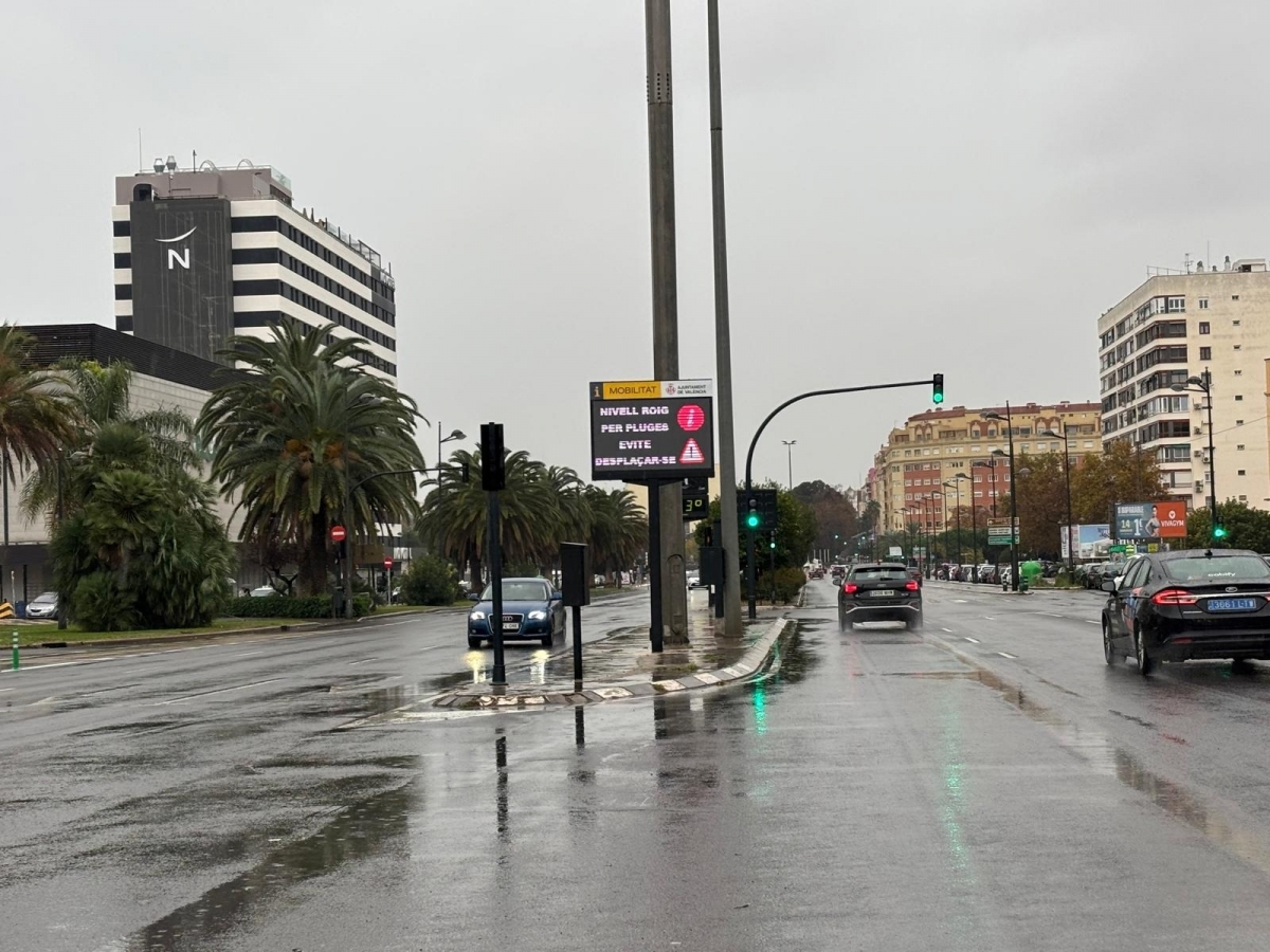 València mantiene las medidas ante la alerta roja por lluvias y las actualizará por la tarde de cara al lunes
