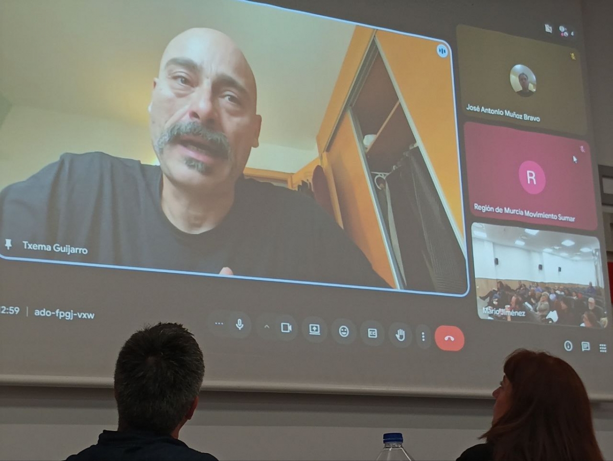 El diputado Txema Guijarro interviene telemáticamente en la asamblea de Sumar en Murcia. - Foto: SUMAR El diputado Txema Guijarro interviene telemáticamente en la asamblea de Sumar en Murcia.