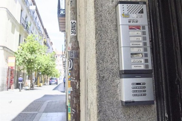 Comunitat Valenciana, Canarias y Galicia acaparan los anuncios ilícitos de Airbnb multados por Consumo