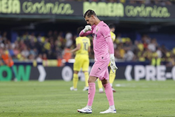 Diego Conde abre el debate en la portería del Villarreal con un sobresaliente inicio de Liga 