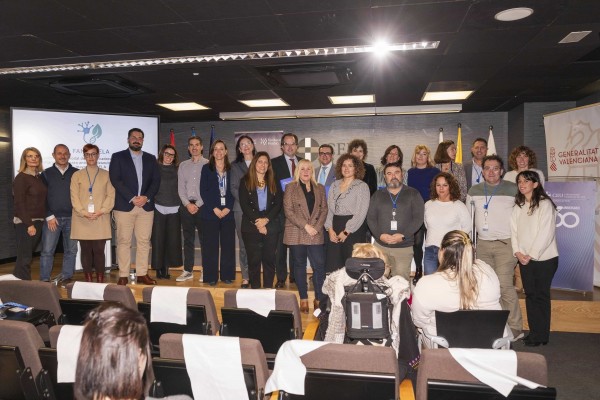 El Hospital General de Elche y el CEU impulsan un proyecto pionero contra la desnutrición en pacientes con ELA