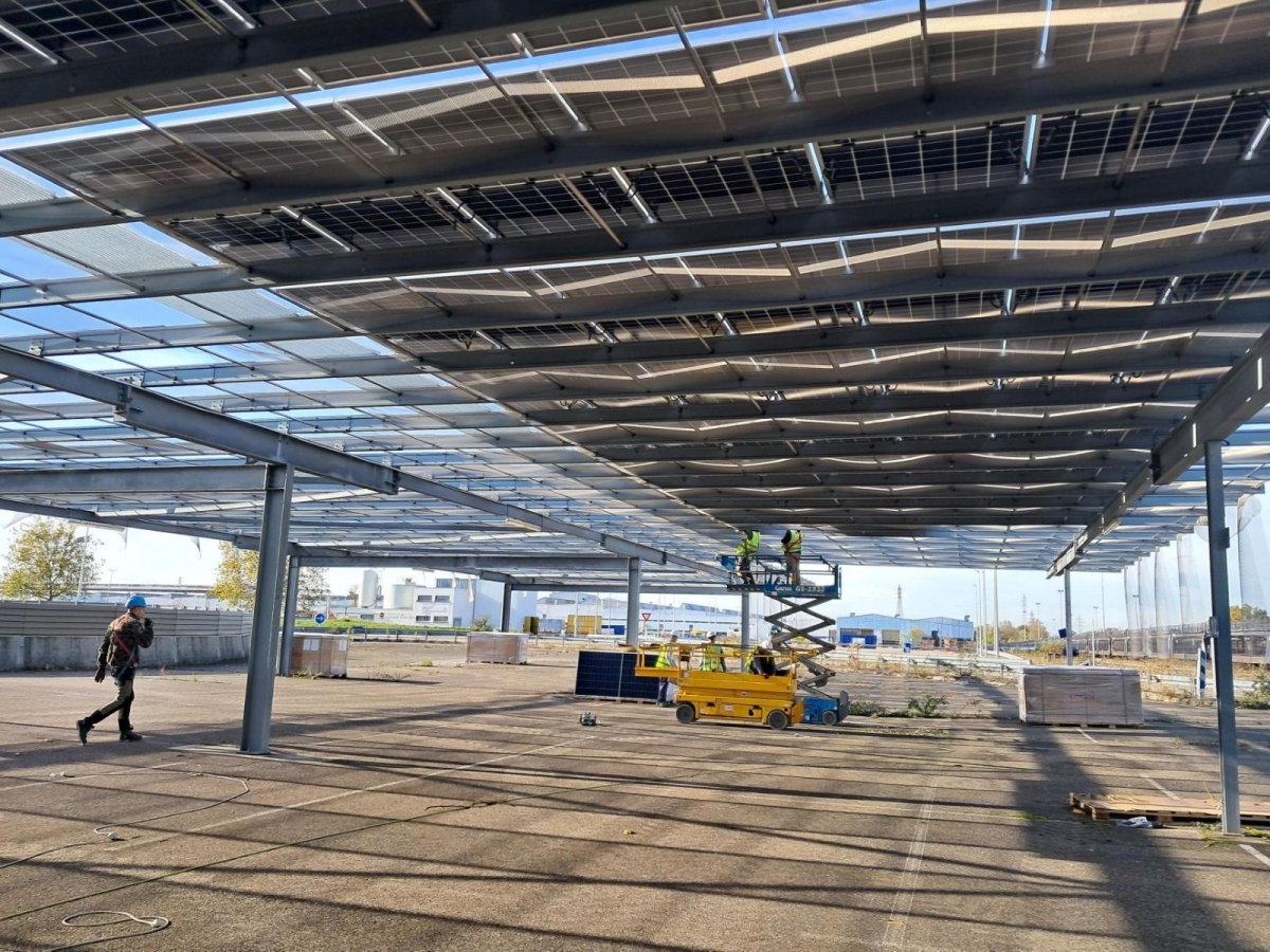 Prosolia Energy avanza en Francia con marquesinas fotovoltaicas híbridas en plantas de Stellantis