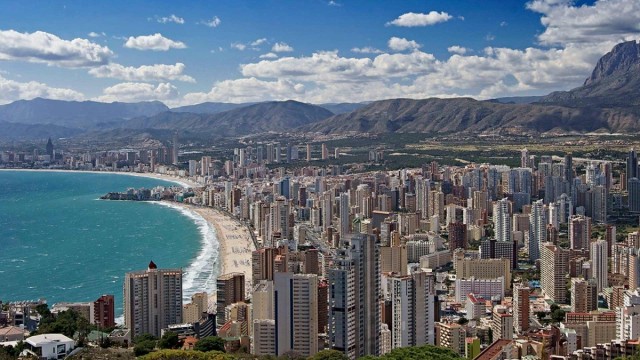 Las pequeñas cadenas hoteleras de la Comunitat ganan peso en el ranking con fuertes subidas en 2025