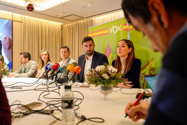 Antelo (Vox) confía en no tener elecciones en la Región hasta 2027 pero niega conversaciones con el PP para los Presupuestos