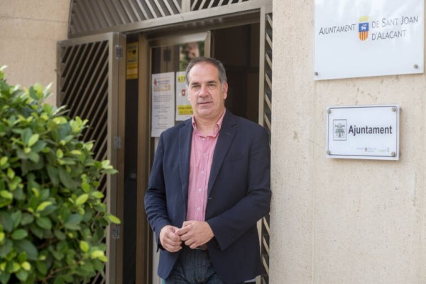 El alcalde de Sant Joan exige a su edil de Fiestas que pida disculpas a la Junta de Peñas  