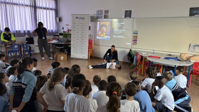 Vithas Valencia 9 de Octubre continúa con la formación en colegios de maniobras de reanimación cardiopulmonar y primeros auxilios