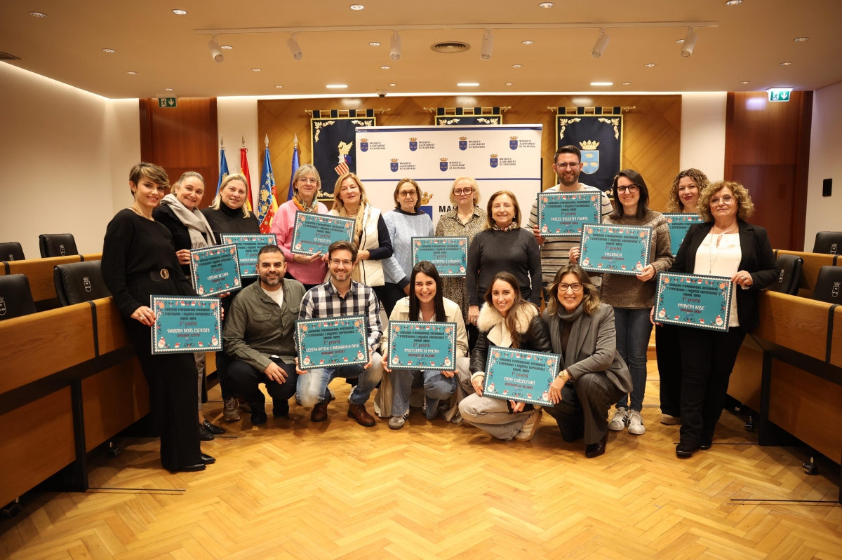 Burriana premia la creatividad de 21 negocios en el concurso de escaparates y decoración de Navidad
