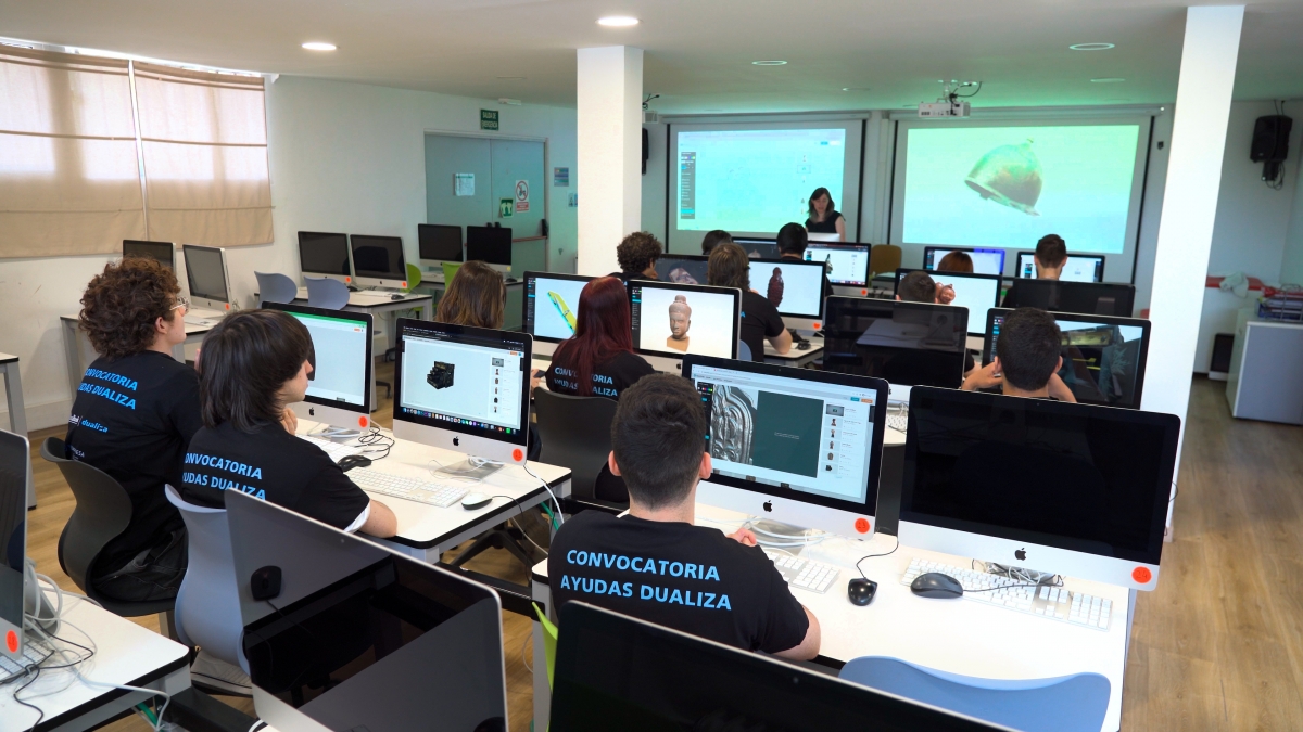 Los proyectos de siete centros de FP valencianos, seleccionados entre los más innovadores del país en la  Convocatoria de Ayudas de CaixaBank Dualiza 