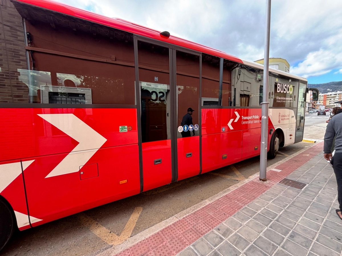 Conductores de La Alcoyana tras una semana de huelga: denuncian intimidación y abuso en los servicios mínimos