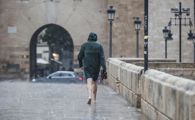 El temporal de lluvias, que se va dispersando, baja las temperaturas en la Comunitat

