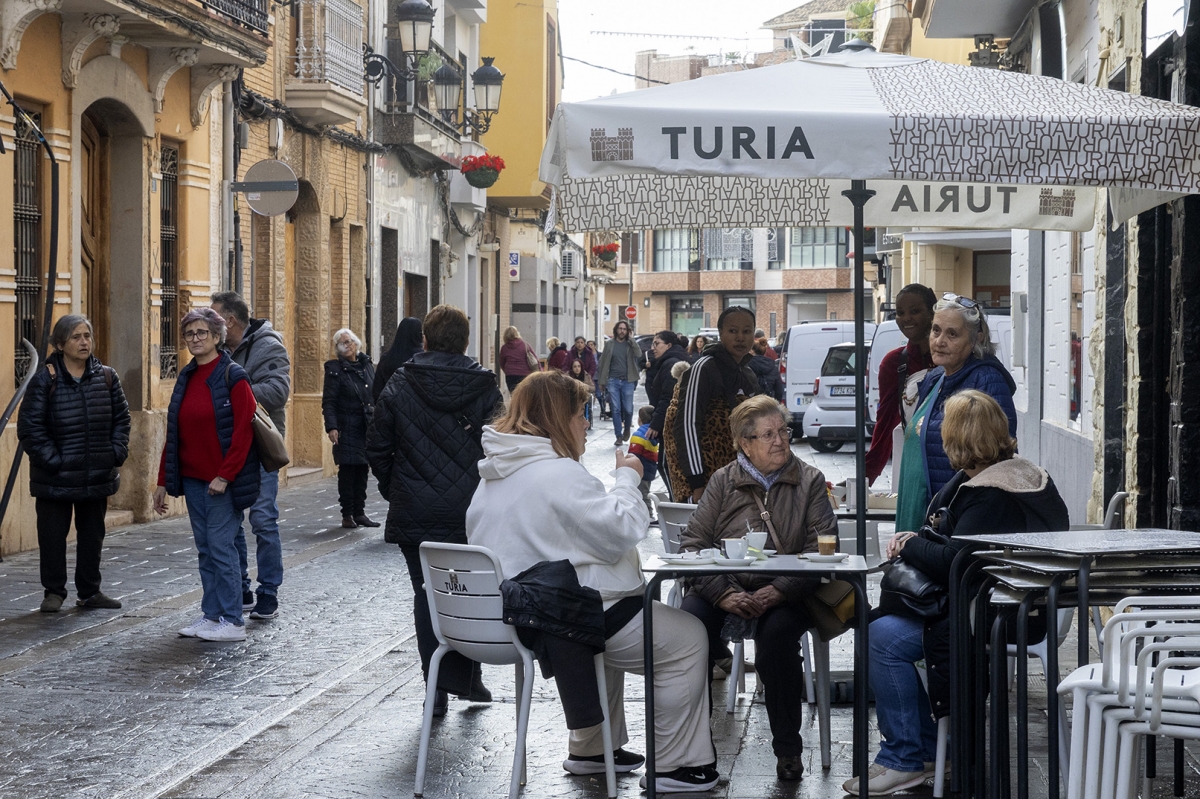 Optimismo, recuperación y normalidad: así afrontan los comercios de Paiporta la campaña de Navidad 