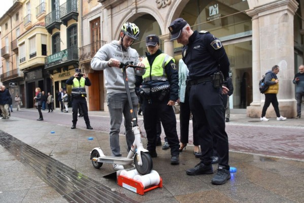 De casco aprobado a tener al menos 15 años: Castelló activará este viernes la regulación de los patinetes