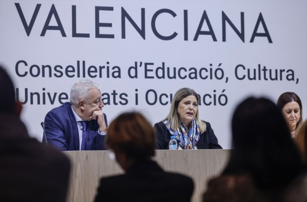 Ortí asegura que impulsará el valenciano para que la gente conozca y use la lengua 