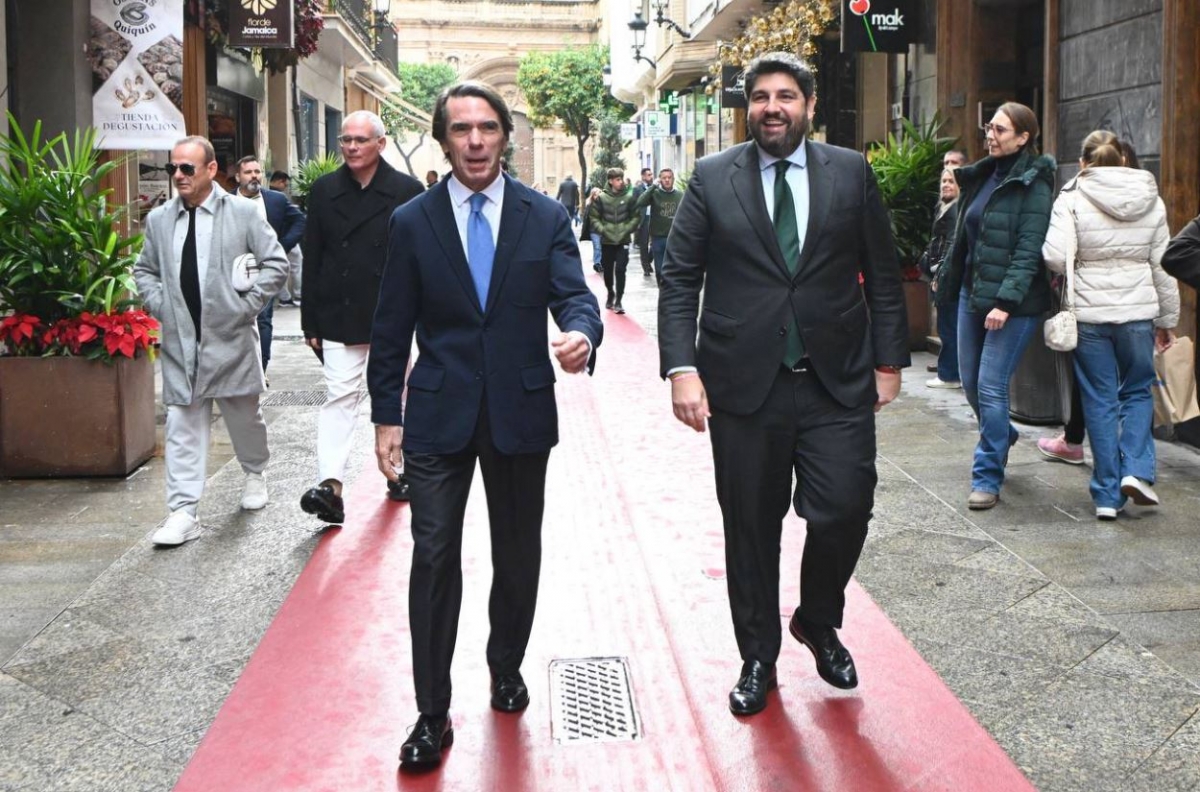 Aznar advierte en Murcia de que 