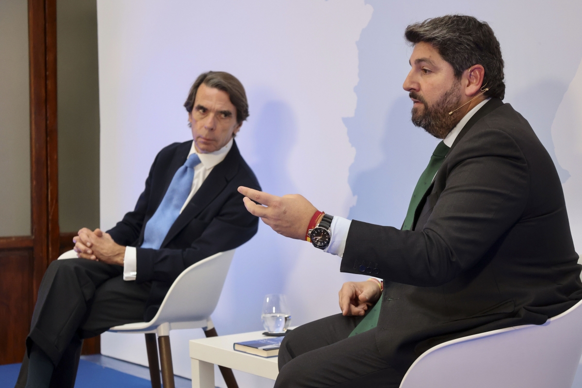 José María Aznar y Fernando López Miras en Murcia. - Foto: JUAN CARLOS CAVAL / EFE José María Aznar y Fernando López Miras en Murcia.