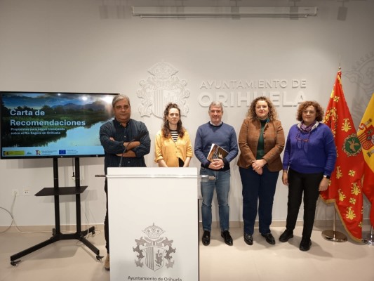 Orihuela presenta la Carta de Recomendaciones de Refluye Mi Río como hoja de ruta para recuperar el Segura