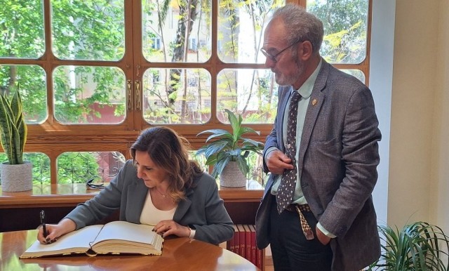Catalá encarga al arquitecto José María Lozano el informe sobre la protección patrimonial de los Docks