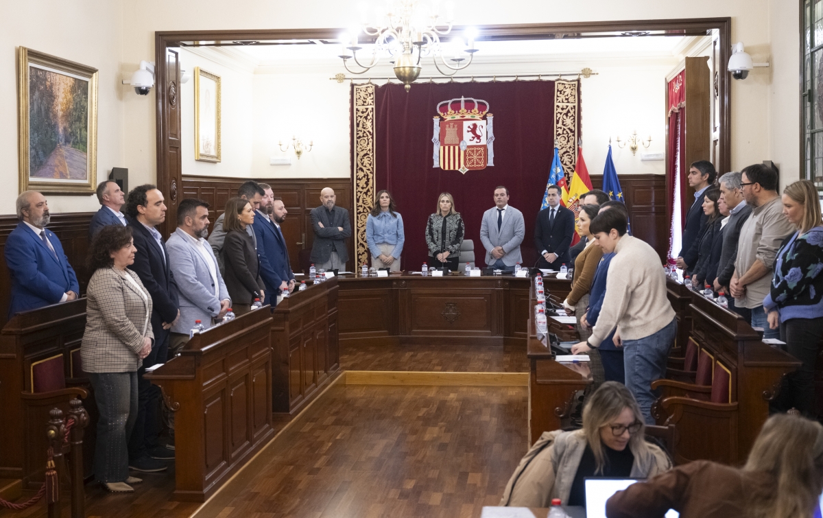 Minuto de silencio en la Diputación por el último asesinato machista en Catarroja. - Minuto de silencio en la Diputación por el último asesinato machista en Catarroja.
