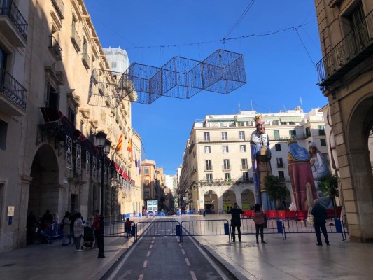 Alicante se da cuatro meses para reorganizar el tráfico con el cierre de la Plaza del Ayuntamiento