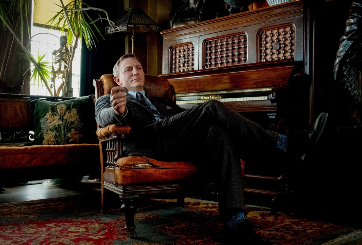 Benoit Blanc interroga a los sospechosos de la familia Thrombey en la Puñales por la espalda de 2019. - Benoit Blanc interroga a los sospechosos de la familia Thrombey en la Puñales por la espalda de 2019.