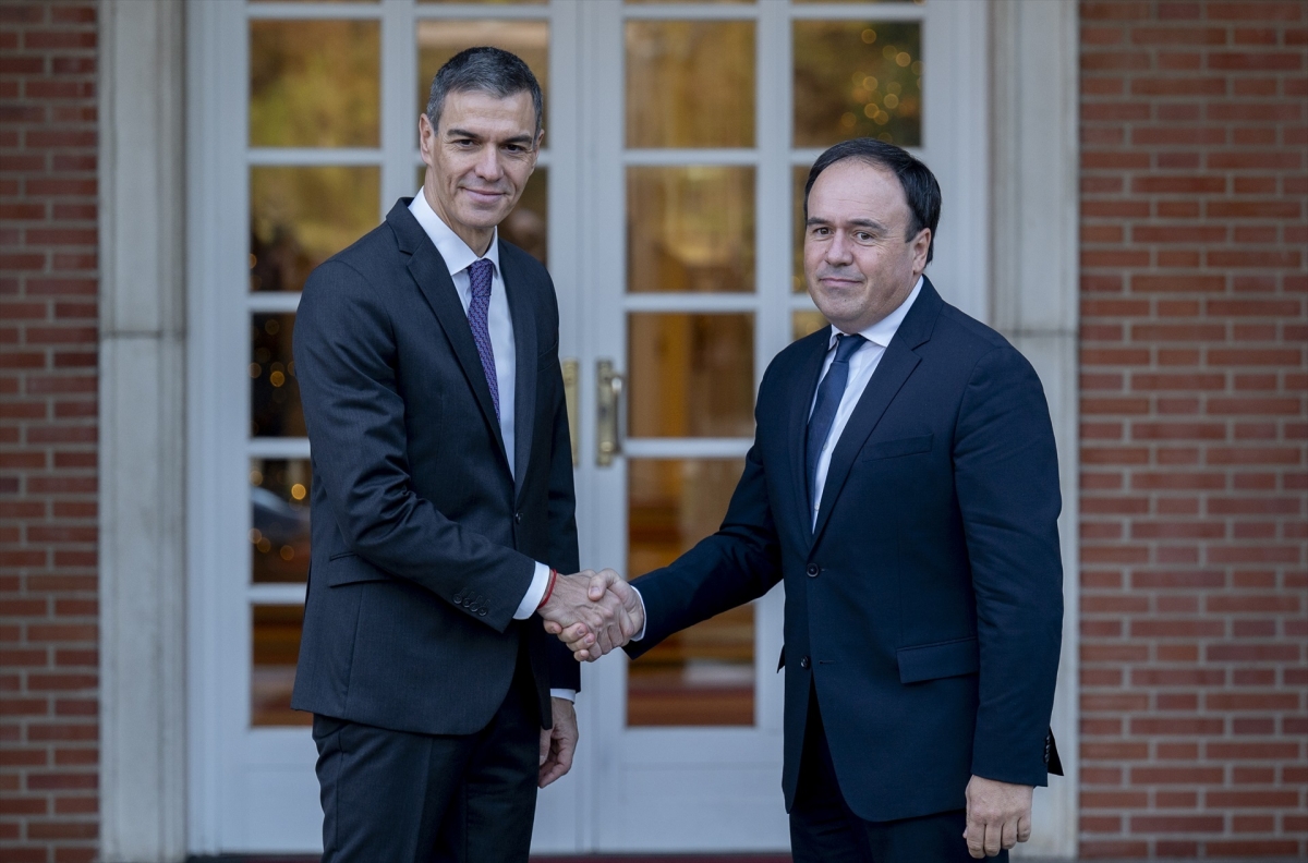 Sánchez se compromete con Llorca a crear la comisión mixta sobre la Dana 14 meses después