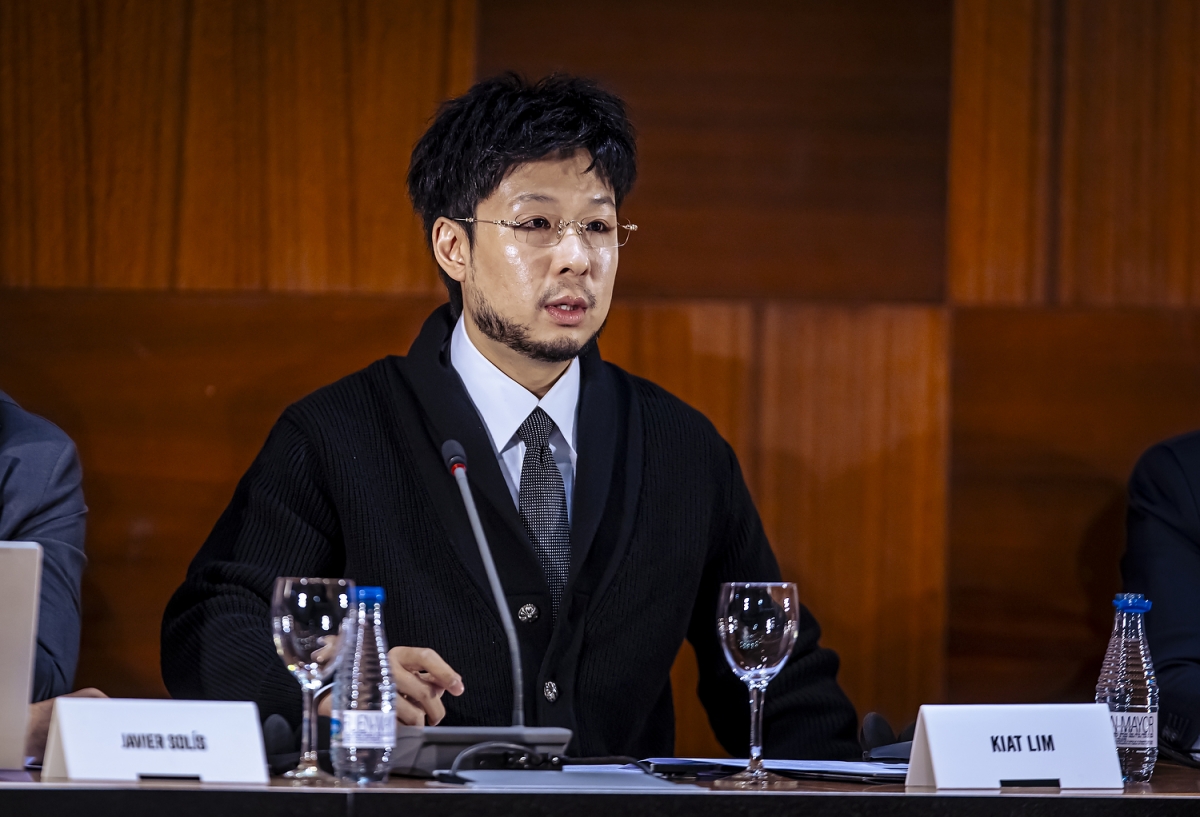 Kiat Lim preside la junta del Valencia y es abucheado por algunos accionistas a su entrada