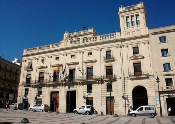 Dos ofertas para suministrar material de ferretería destinado al mantenimiento municipal de Alcoy