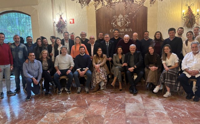 Vectalia brinda con los medios de comunicación en Casa Sicilia
