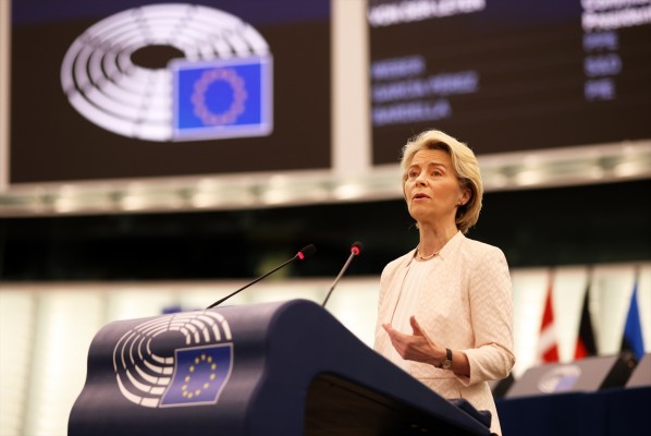 Von der Leyen estudiará dar más ayudas a las explotaciones más pequeñas en la próxima reforma de la PAC