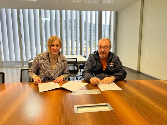 Oropesa del Mar y el Club Náutico local se alían para fomentar el deporte náutico entre los escolares