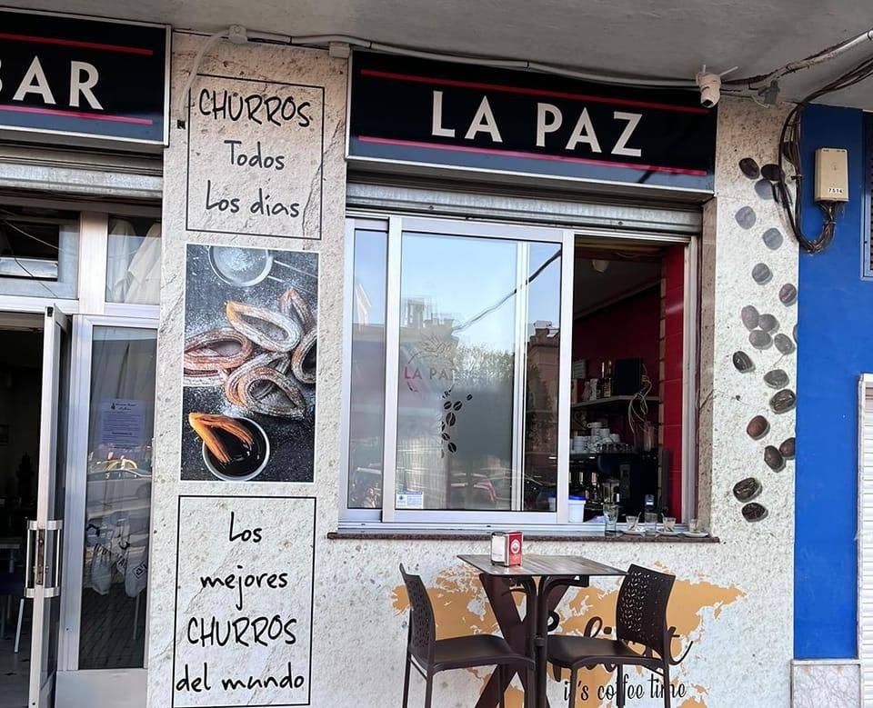 El café bar La Paz baja la persiana: adiós a un clásico de Cartagena