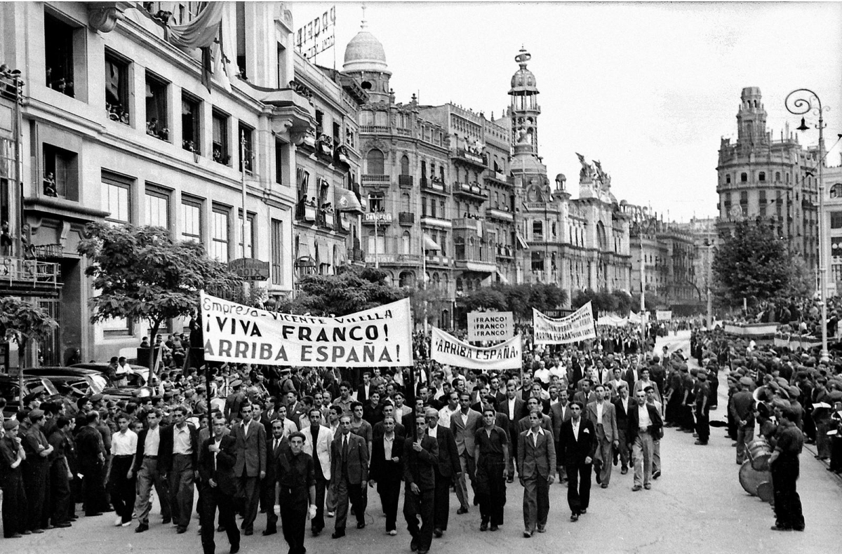 Una demostración de apoyo a la victoria franquista en València. - Foto: LUIS VIDAL CORELLA Una demostración de apoyo a la victoria franquista en València.