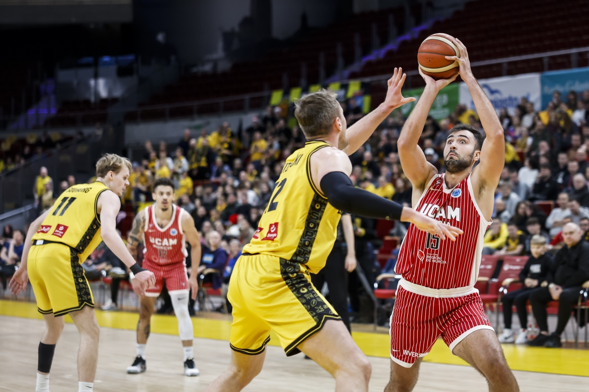 El UCAM CB pone un pie en los cuartos de la FIBA Copa de Europa ganando con holgura en Polonia