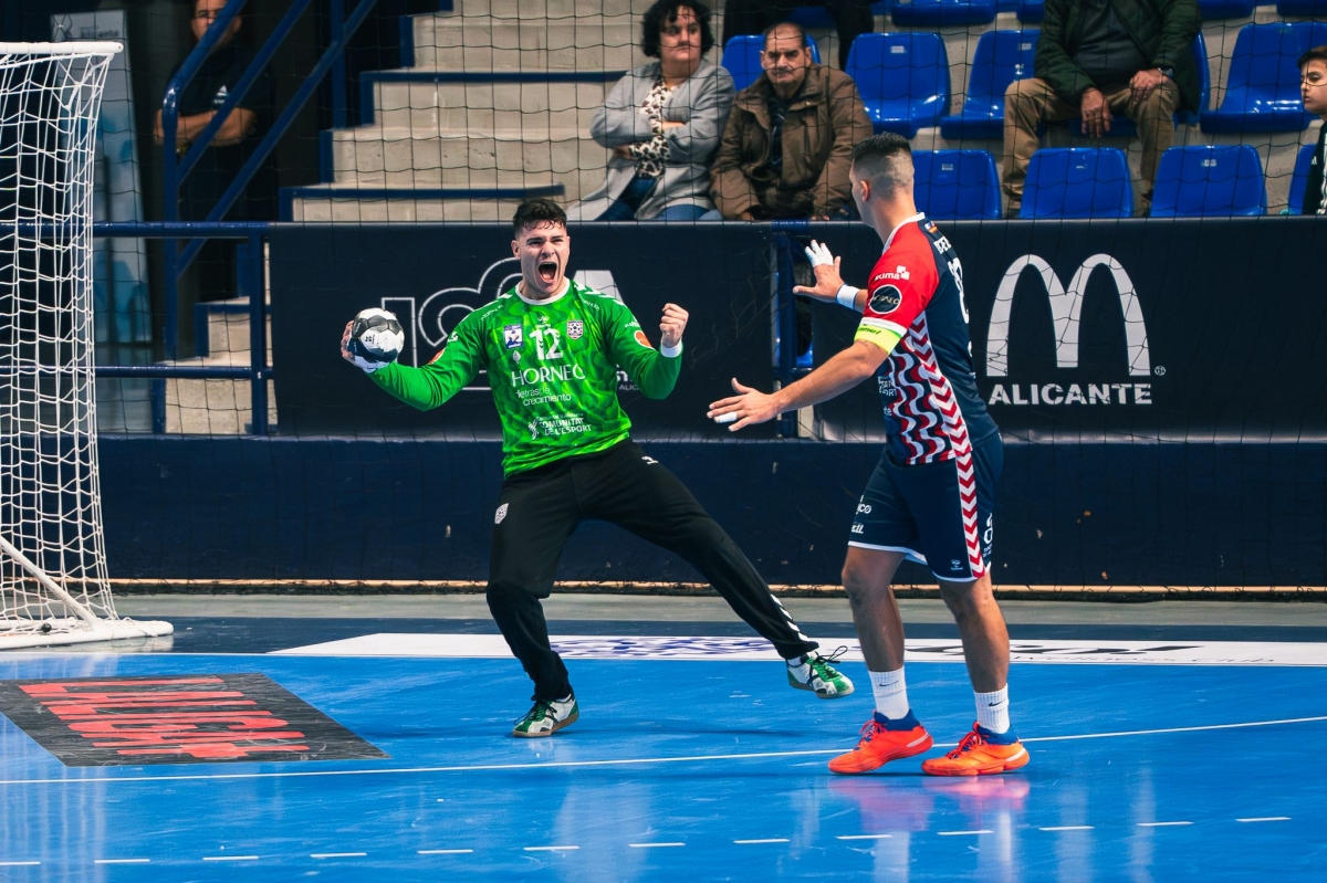 El Horneo Eón escapa del descenso