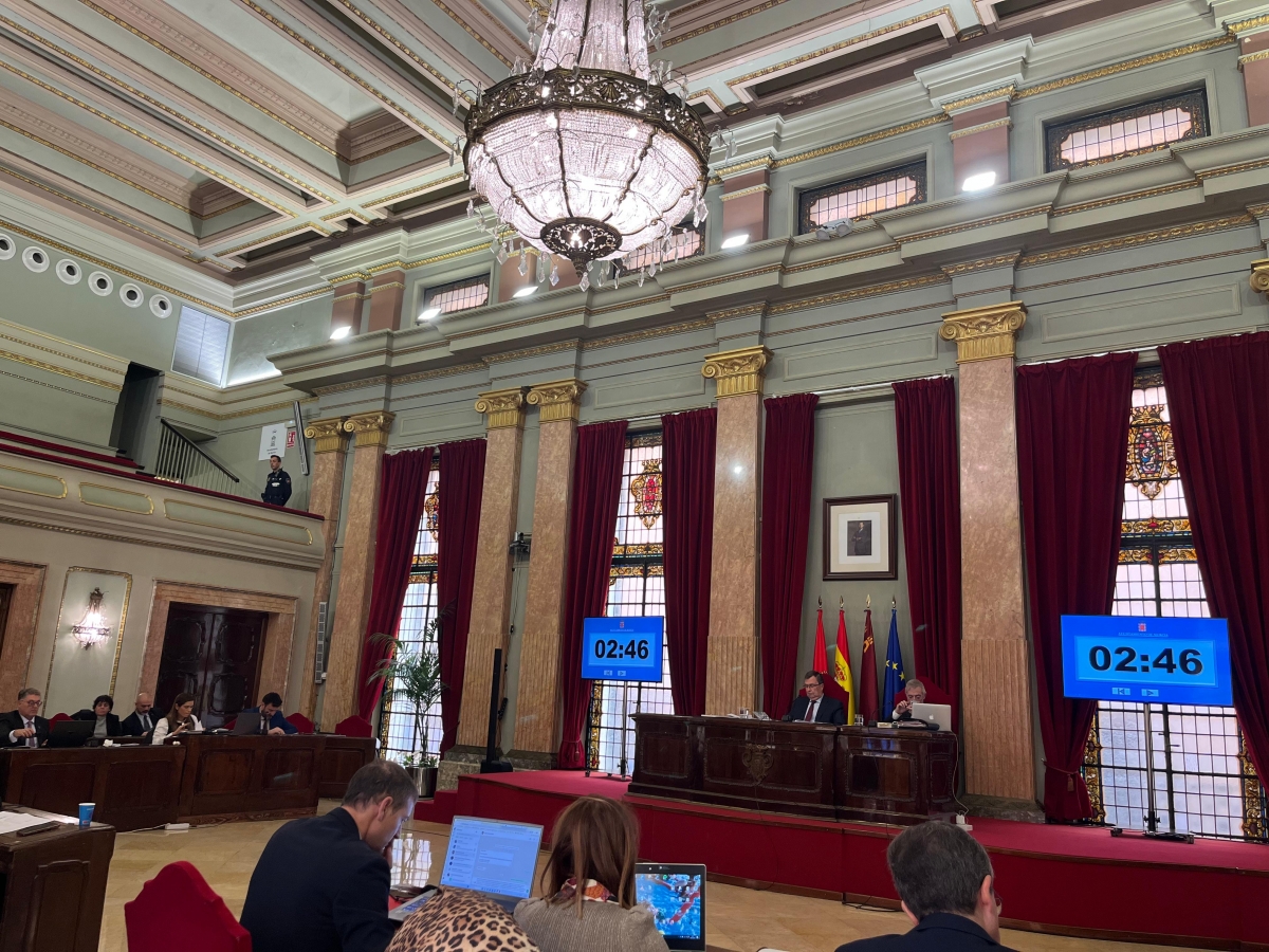 Murcia aprueba sus Presupuestos para 2026 entre reproches por el 