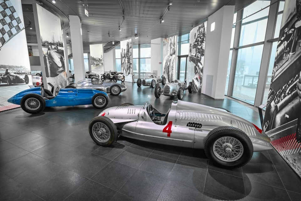 Altas prestaciones en el museo Audi mobile: nueva exposición “Legends of Grand Prix”