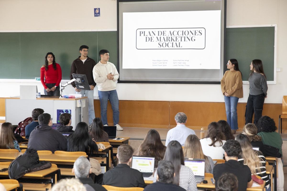 Estudiantes de ADE de la UJI impulsan un proyecto de concienciación social a través del arte