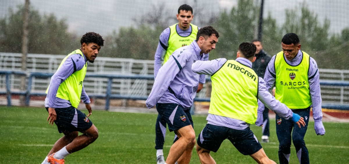 El posible once del Levante UD para cerrar 2025