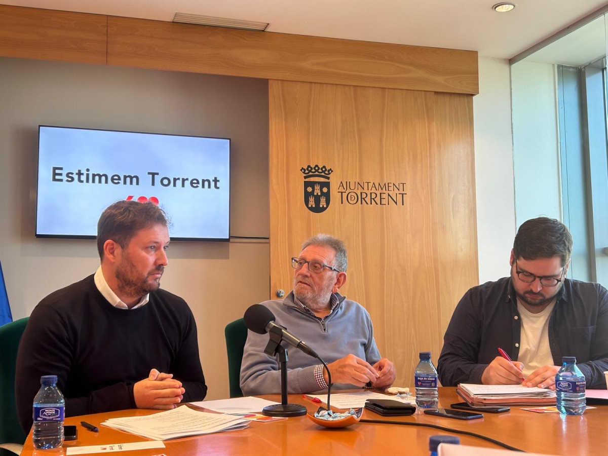 Andrés Campos, Jesús Ros y Edu Gómez en un desayuno informativo. - Foto: VP Andrés Campos, Jesús Ros y Edu Gómez en un desayuno informativo.