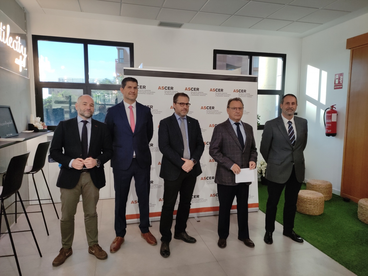 Previsión de Ascer: el azulejo repite un segundo año 