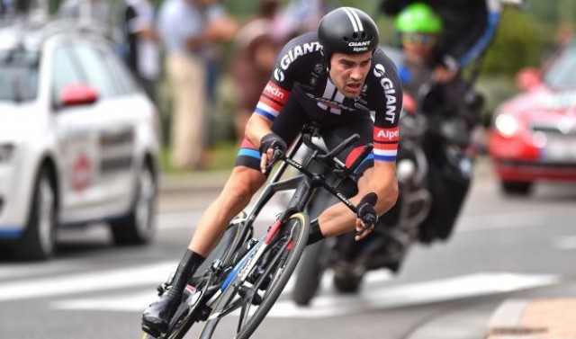 Dumoulin se impone en la crono inicial y es el primer líder del Giro de Italia