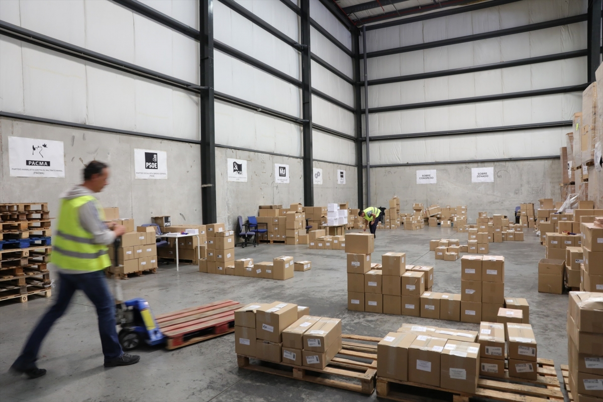 Desde mozo de almacén hasta ayudante de cocina: ¿Cuáles son los perfiles más demandados en Navidad?