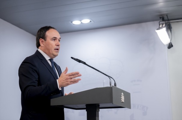 Pérez Llorca traslada el apoyo del Consell a la familia de los desparecidos en Indonesia