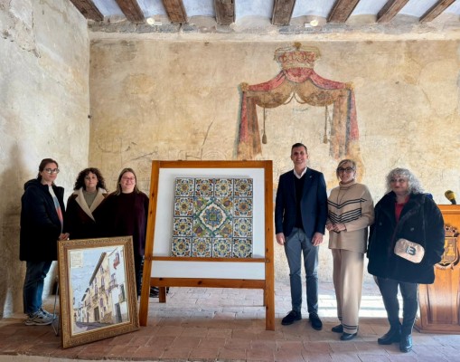 La Diputación ensalza el patrimonio de Càlig con la restauración del panel del Palau dels Vallterra