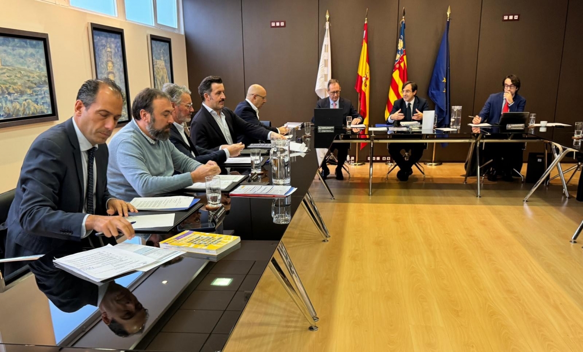 Un momento de la reunión del consejo de administración del Puerto. - Un momento de la reunión del consejo de administración del Puerto.