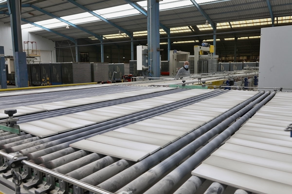 La cerámica implica a la CEOE en su lucha contra los nuevos costes de CO₂ de la UE y apela al Gobierno: 