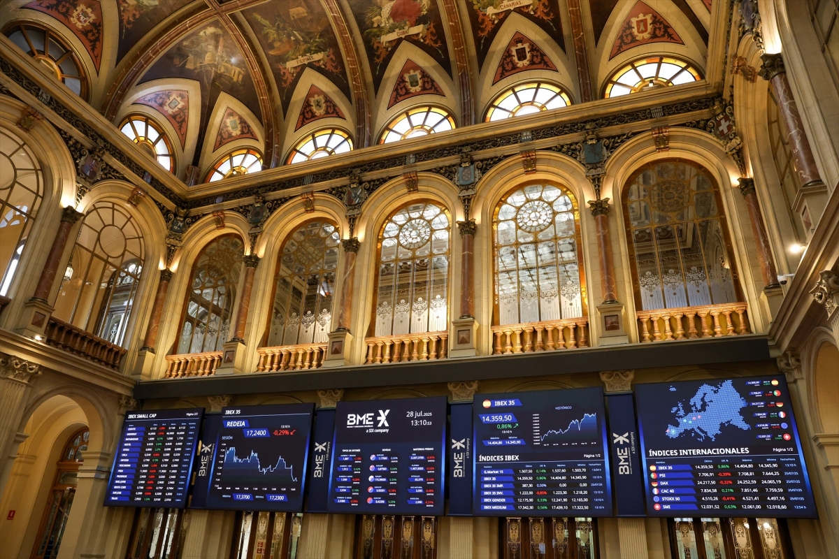 El Ibex 35 sube más de un 1% al cierre y alcanza los 17.100 enteros, nuevo máximo histórico